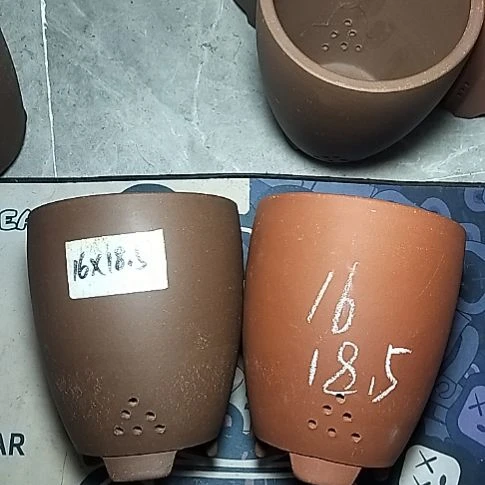红泥紫泥三角两个花盆