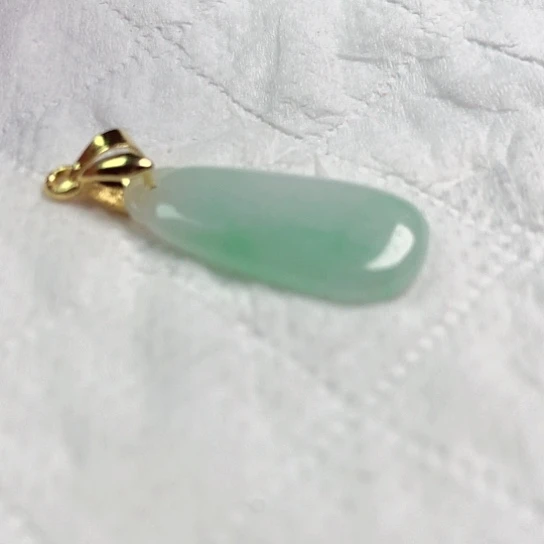 翡翠颈饰未镶嵌走***路吊坠