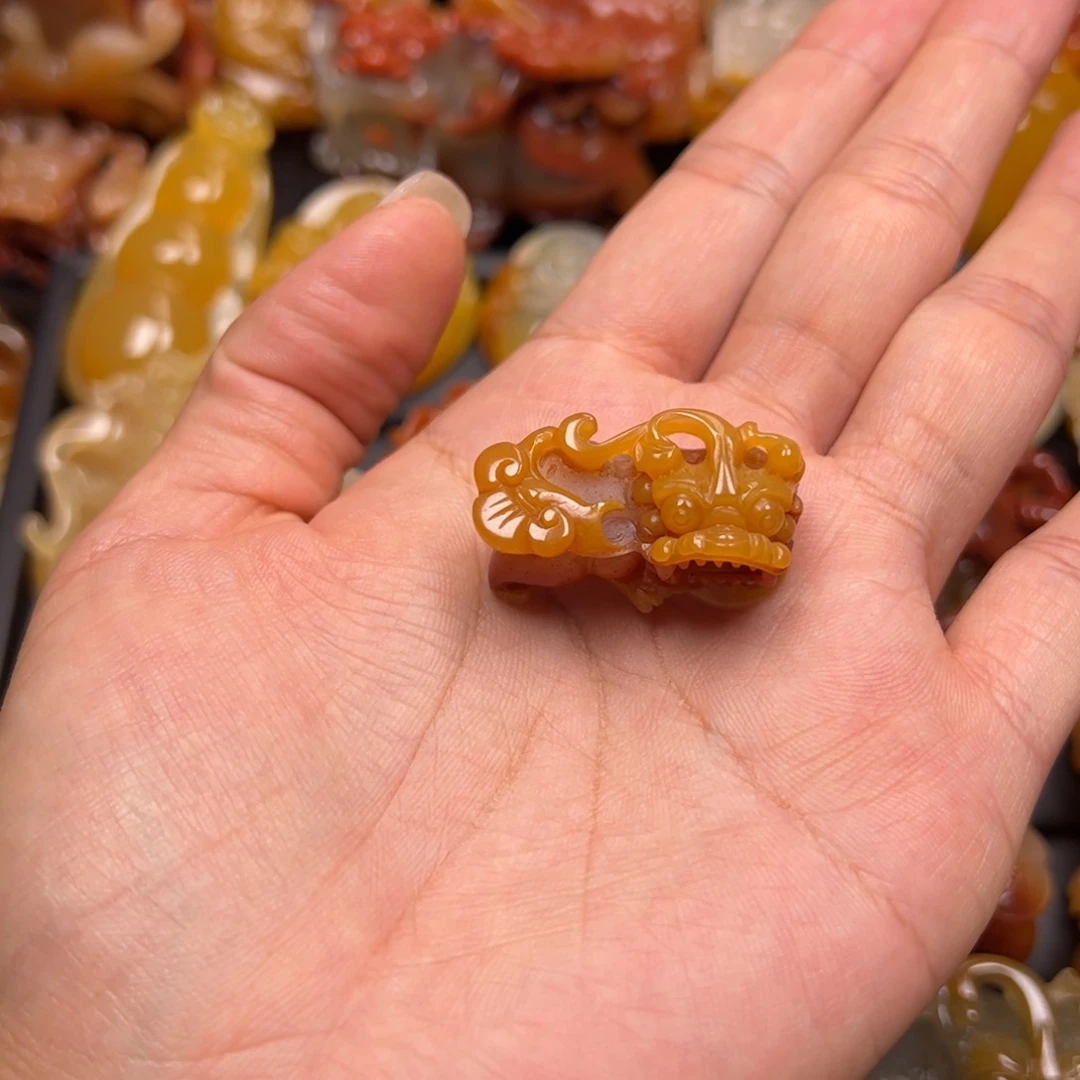 石英质玉未镶嵌颈饰