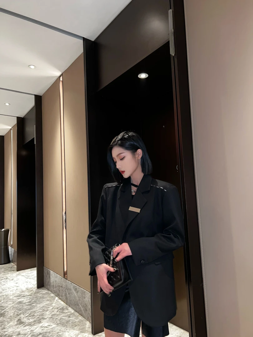 邓蕾婷【虚线肩】气质时尚休闲百搭黑色设计师西装上衣