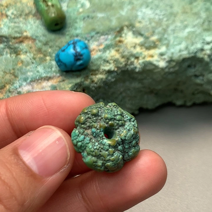 绿松石未镶嵌颈饰