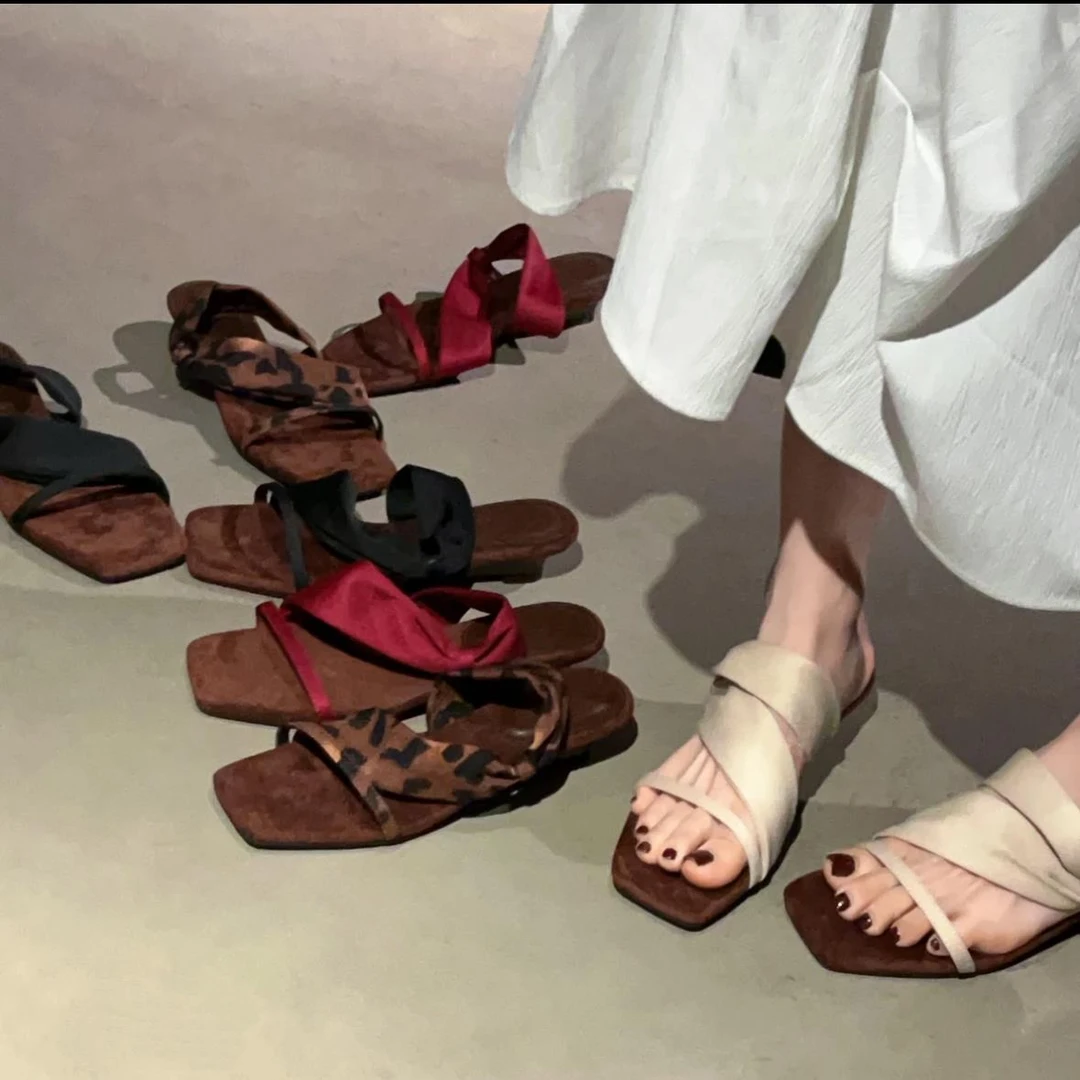 小低跟2025夏季新款时尚百搭气质复古方头露趾网红中古坡跟凉鞋