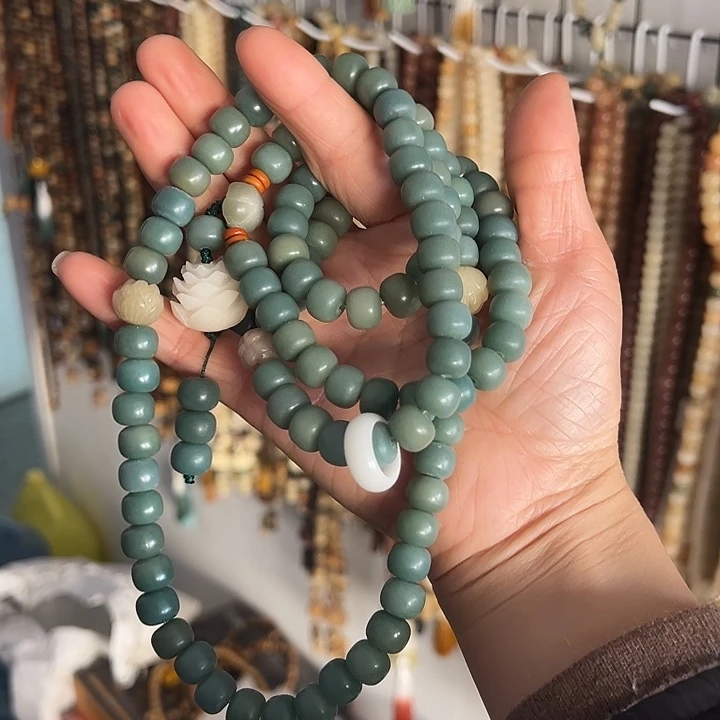 白玉菩提吊坠8×10