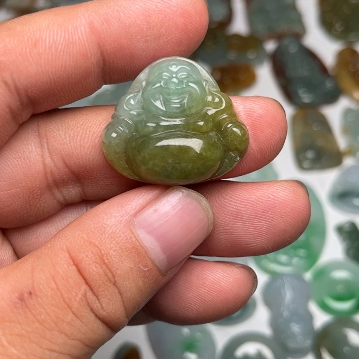 z***f翡翠未镶嵌颈饰佛公