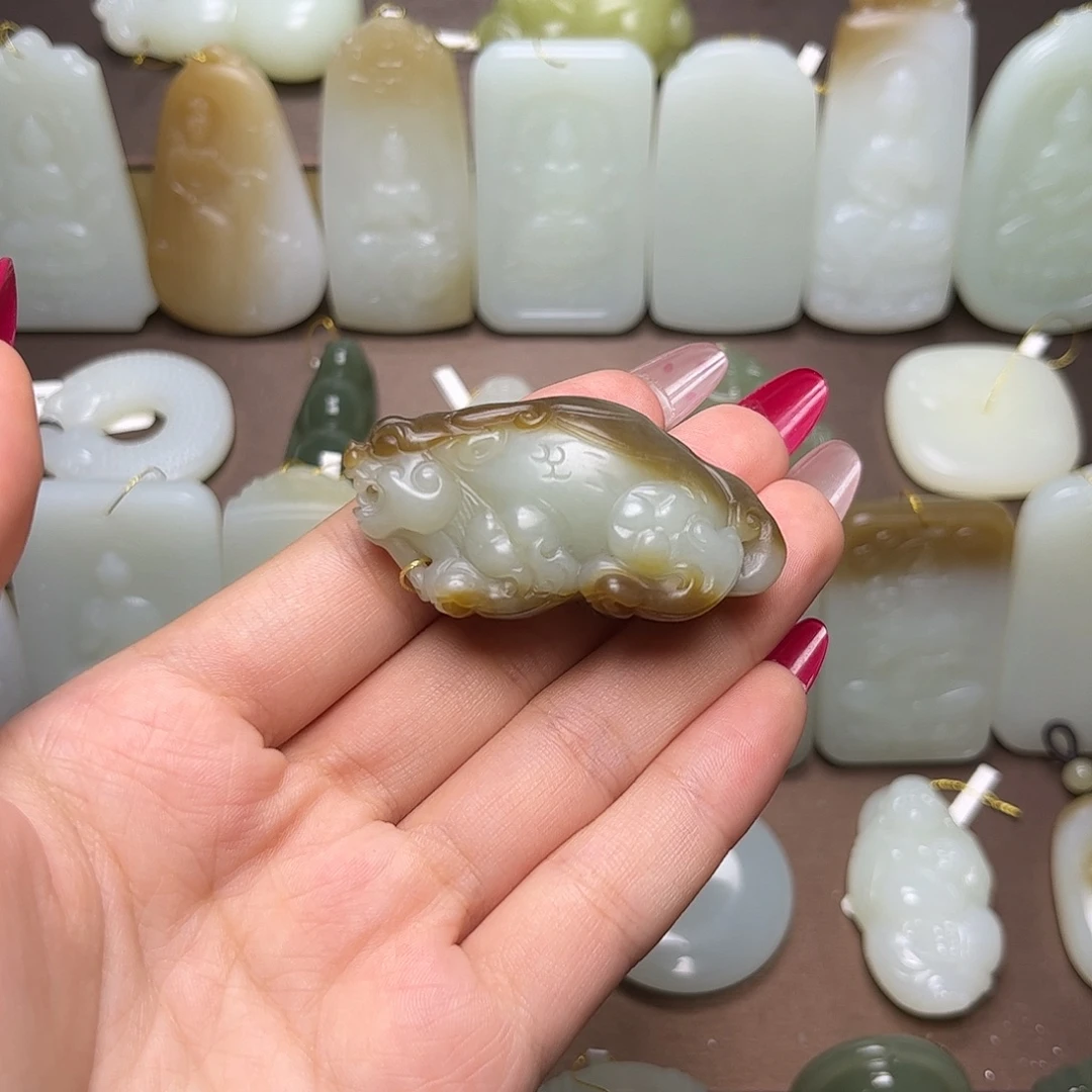 王***海颈饰未镶嵌和田玉