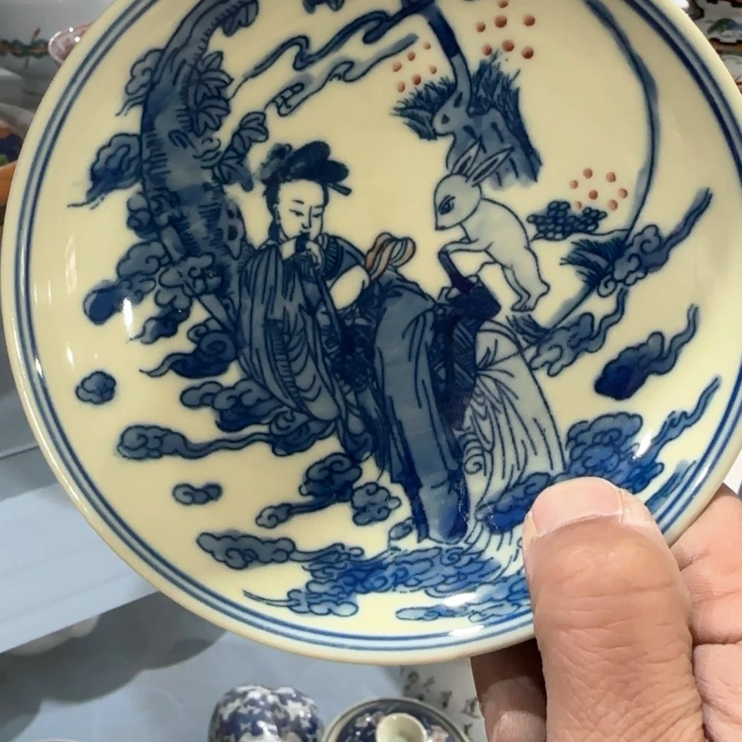 瓷片瓷器上还有一些花纹较小而且