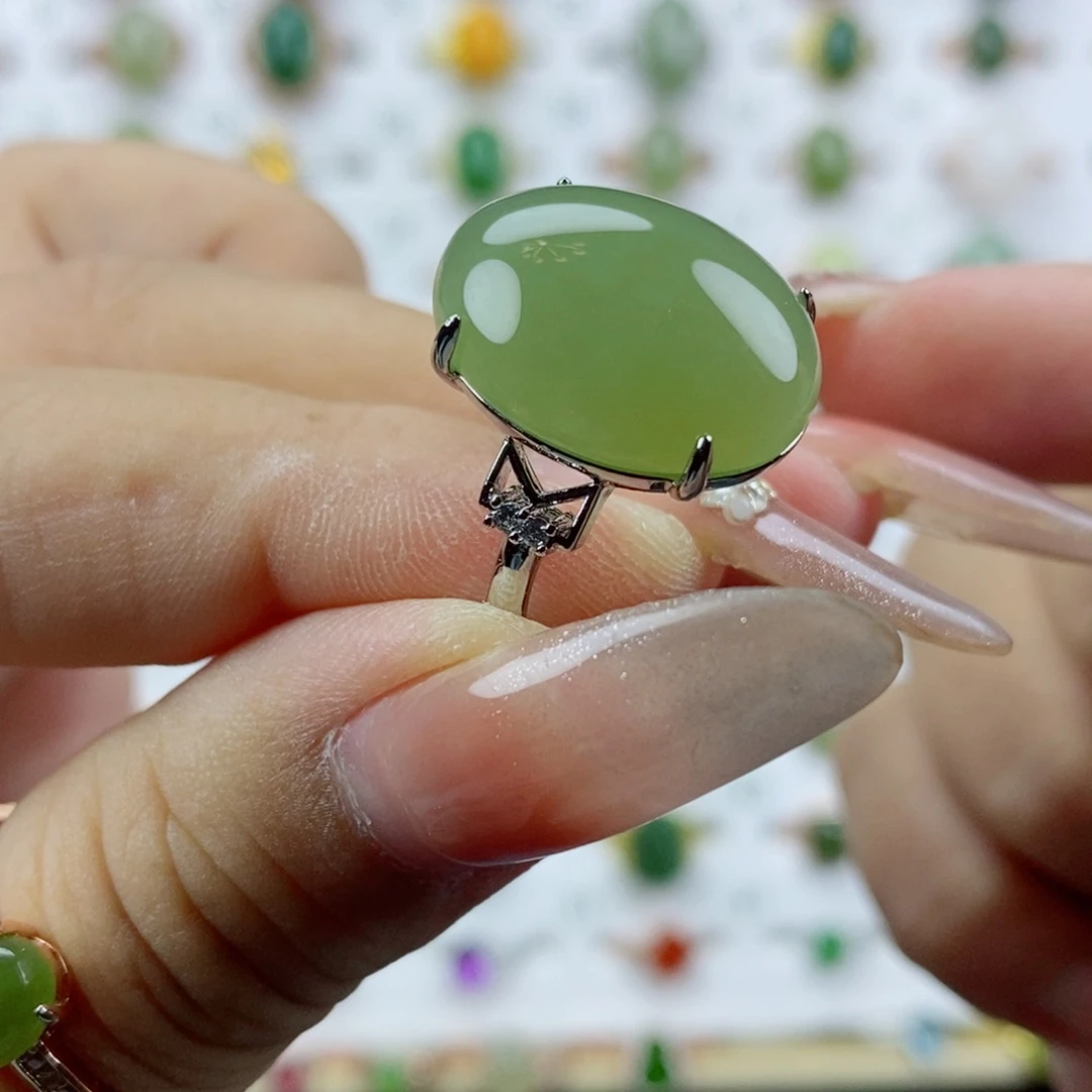 未镶嵌戒指和田玉