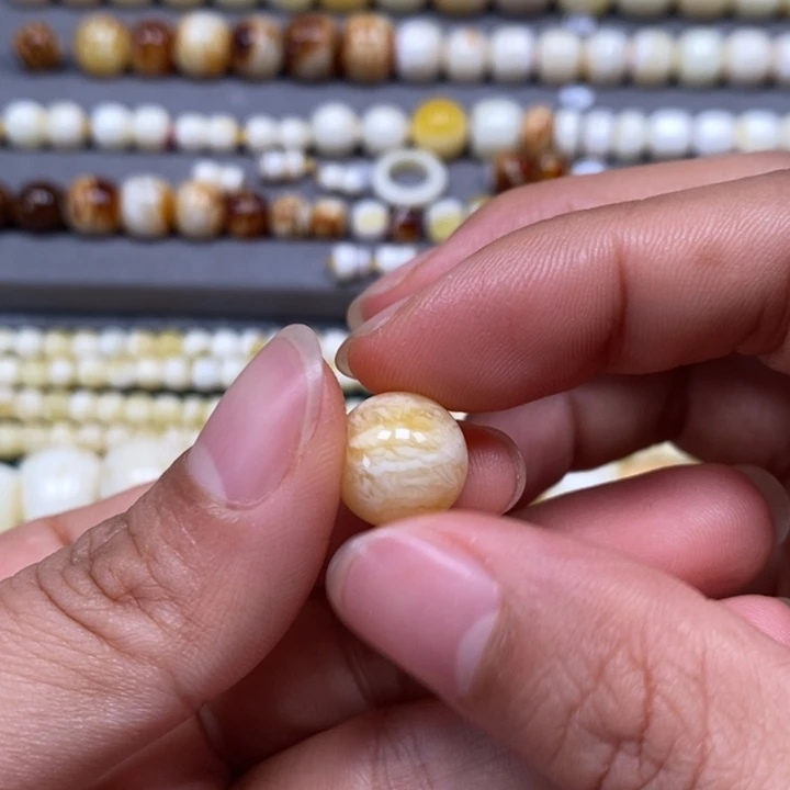 杜***⑨琥珀未镶嵌裸石圆珠