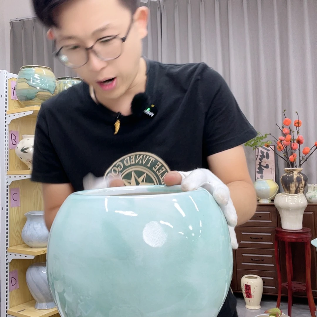 花盆的设计也非常讲究时尚和
