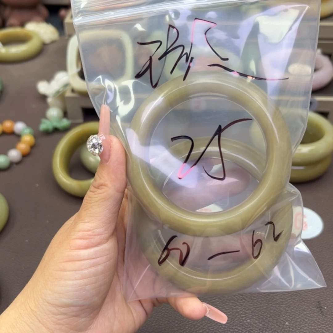 石英质玉手镯未镶嵌璇