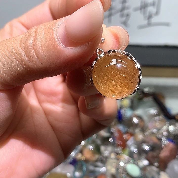 银S925镶嵌颈饰水晶葛**里