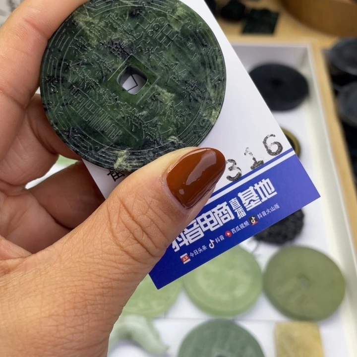 蛇纹石玉颈饰未镶嵌屿