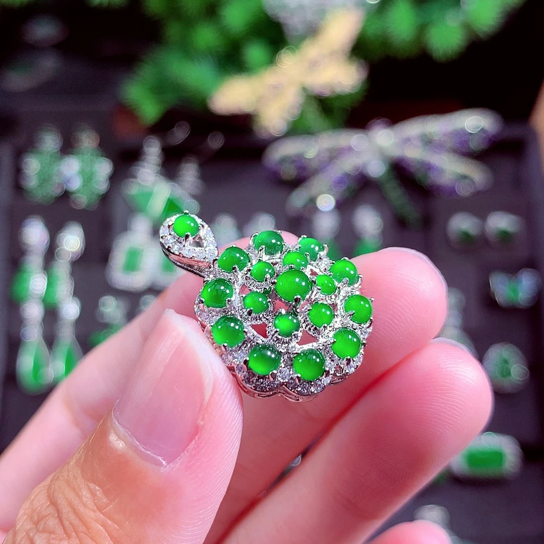 颈饰未镶嵌翡翠天然