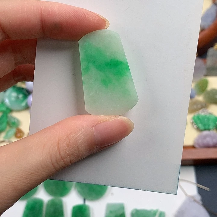 翡翠18K金镶嵌颈饰7653257788