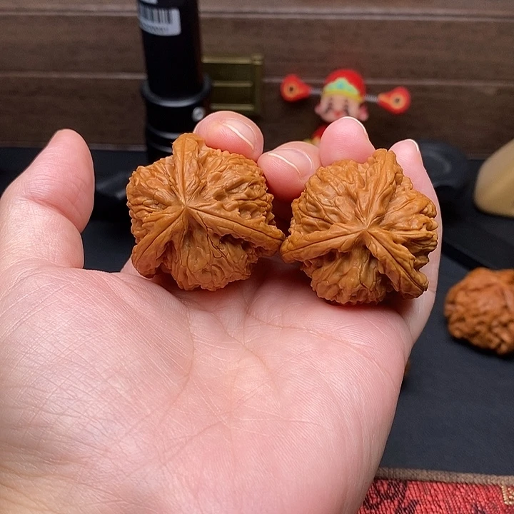 玉***.文玩核桃把件白奔