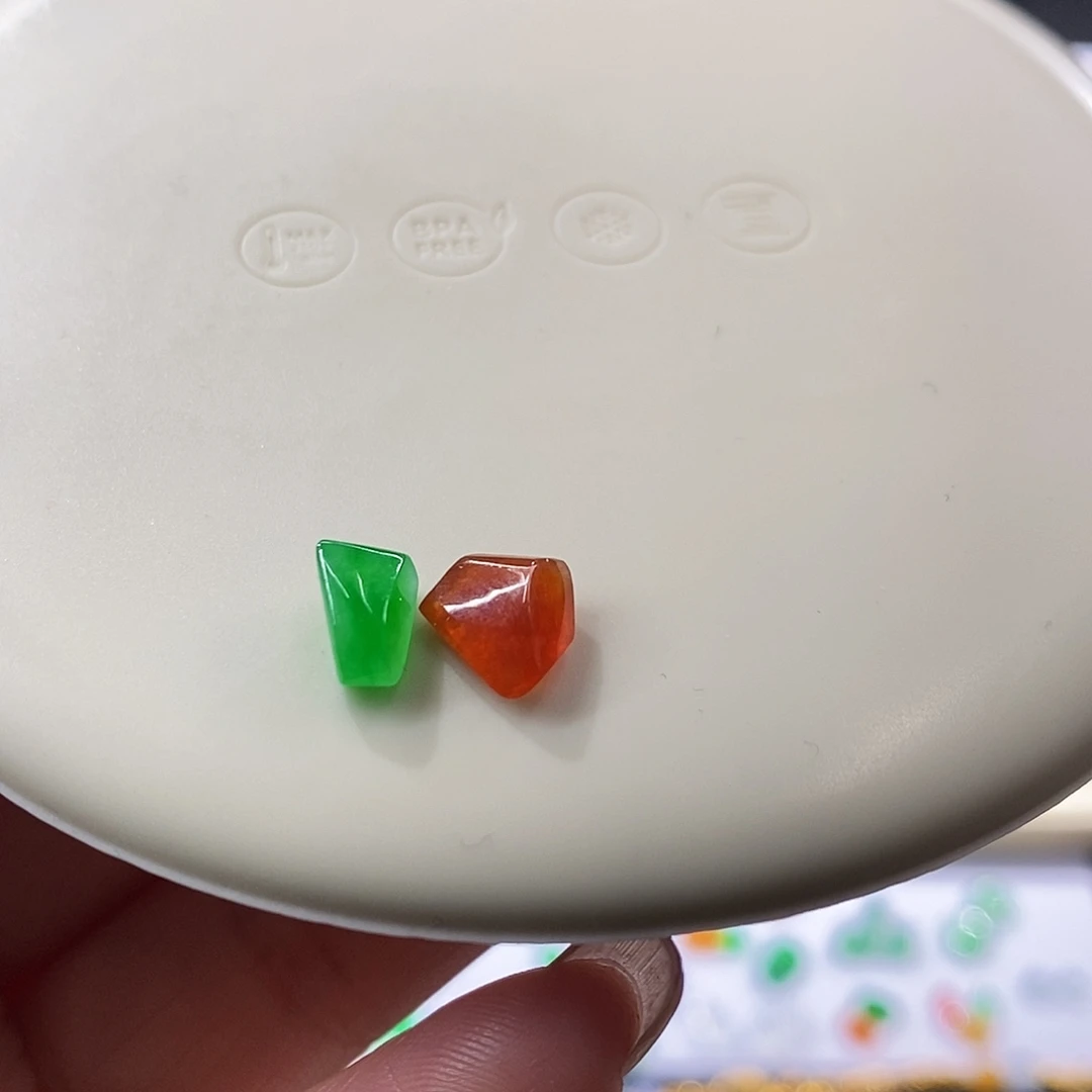 颈饰未镶嵌翡翠一对切割面随形