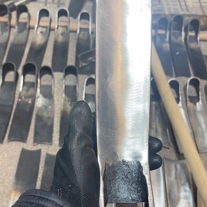 神***龙龙泉手工制作工艺锄头炮弹钢