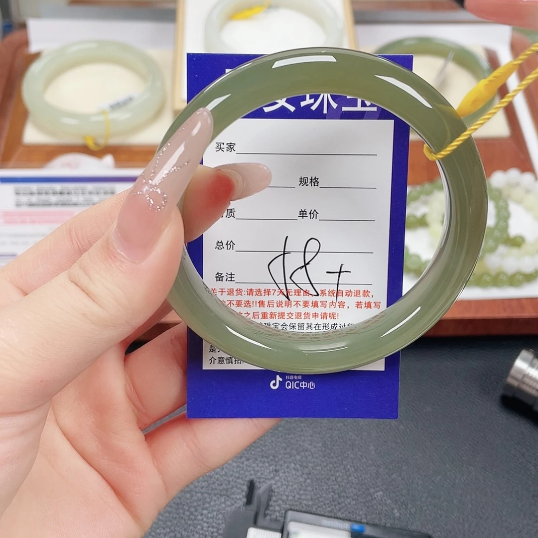 和田玉未镶嵌手镯