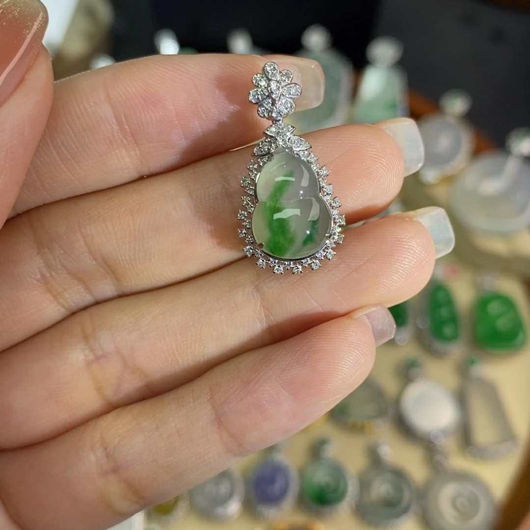 翡翠18K金镶嵌颈饰A货翡翠