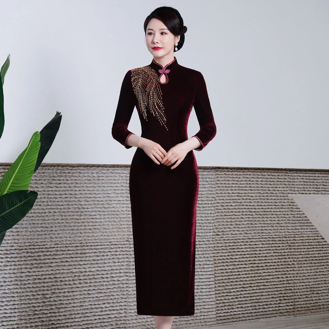 秋季新款时尚职场中长款显瘦丝绒女士连衣裙酒红色调复古春秋