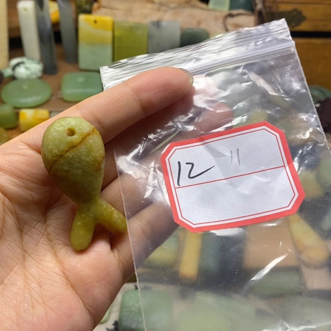 未镶嵌蛇纹石玉颈饰海*?