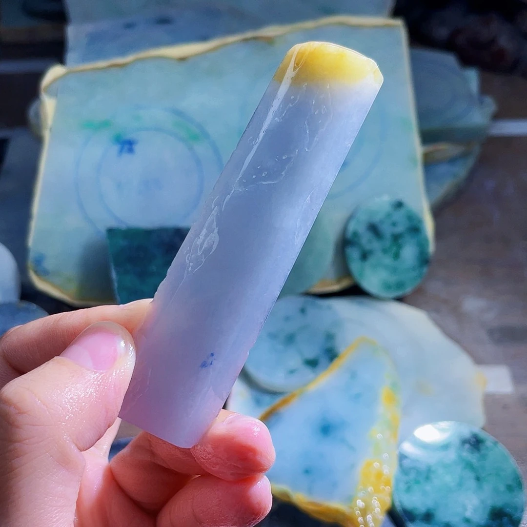 翡翠未镶嵌颈饰毛料56