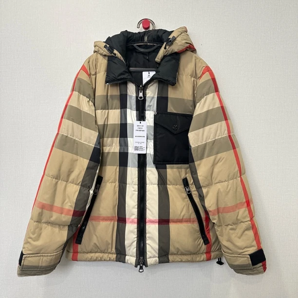 99新 BURBERRY/博柏利 双面格纹羽绒服 尺码：M 20103