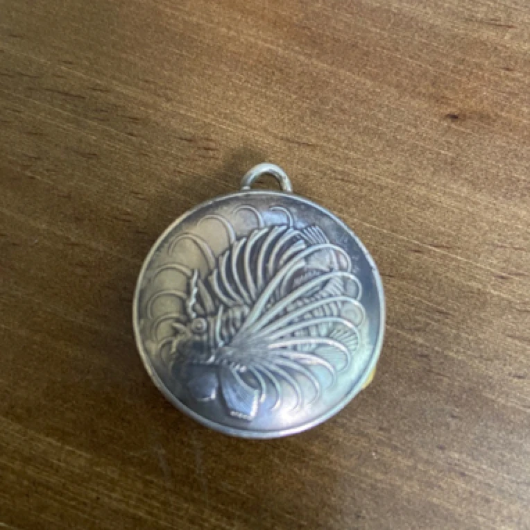 币风堂微瑕新加坡狮子鱼白铜盒子挂件