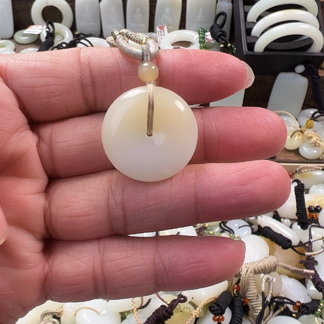 和田玉未镶嵌颈饰