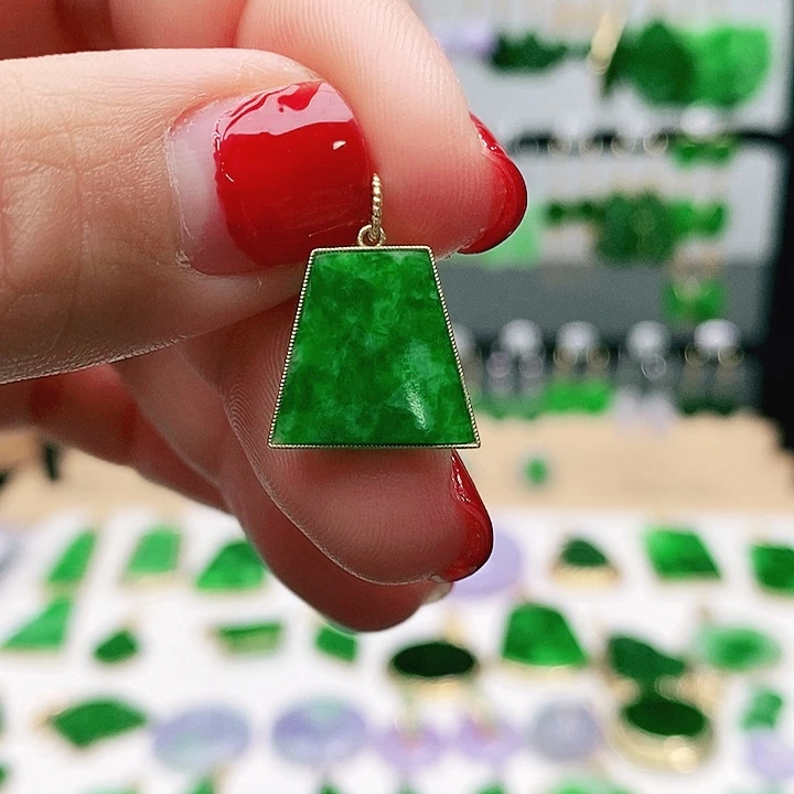 翡翠颈饰18K金镶嵌挂件