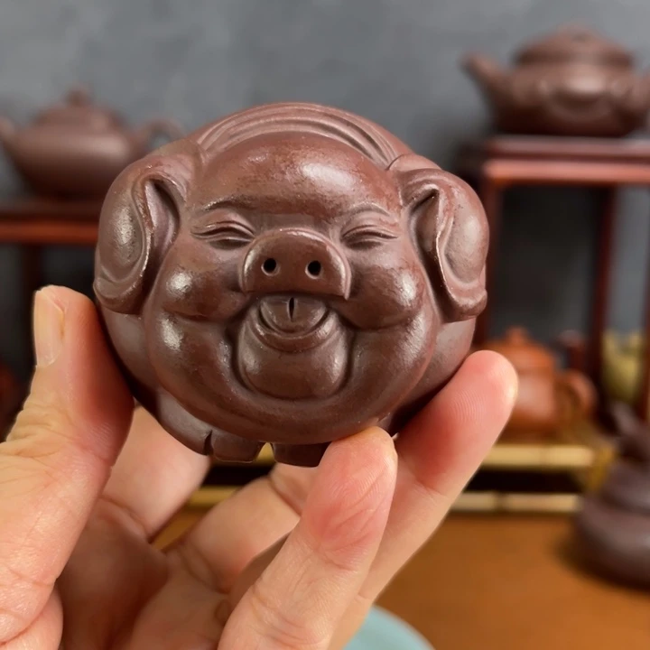 福猪紫泥制作的茶宠