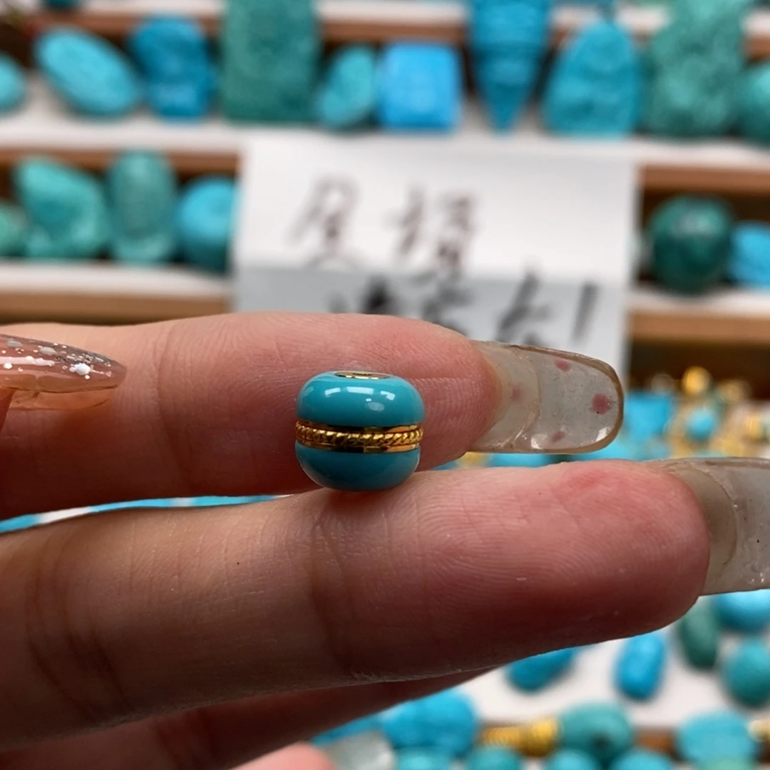 昆***草18K金镶嵌绿松石颈饰