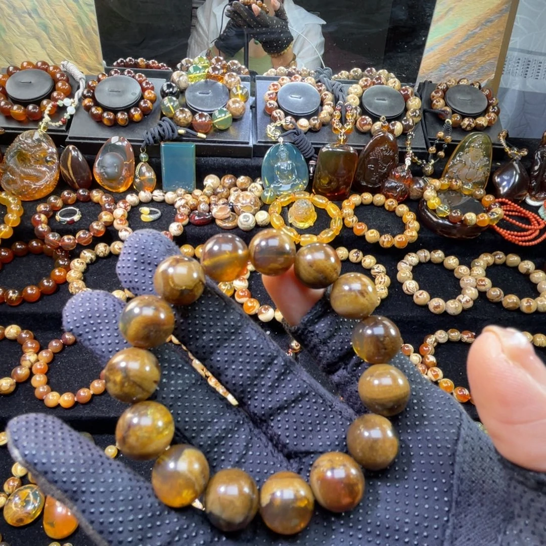 琥珀未镶嵌手串溶洞13
