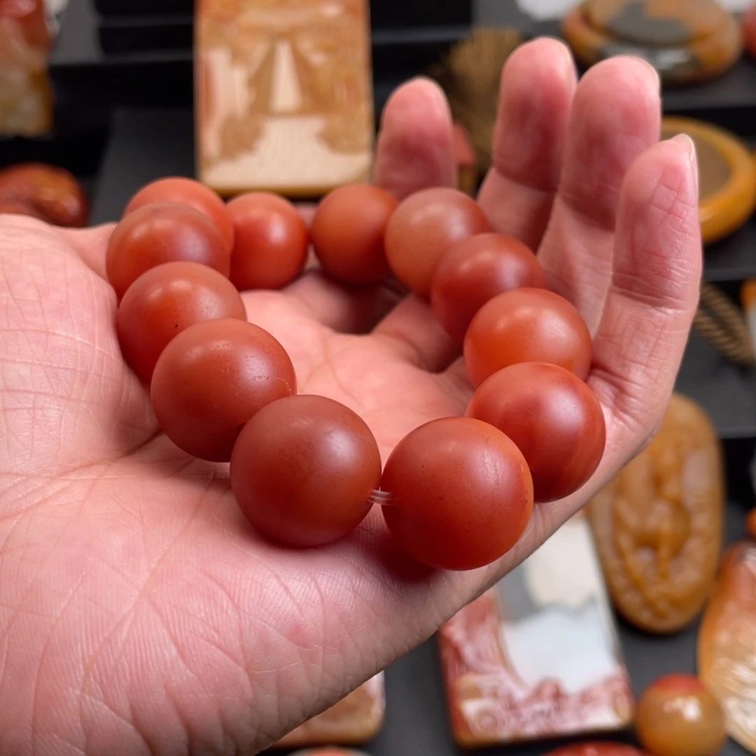 石英质玉（黄龙玉）未镶嵌颈饰