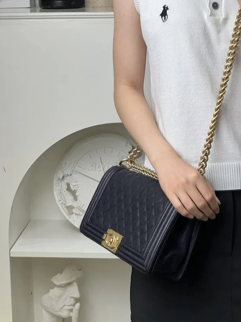 95新 Chanel/香奈儿 leboy中号黑金荔枝牛斜挎包/甄选