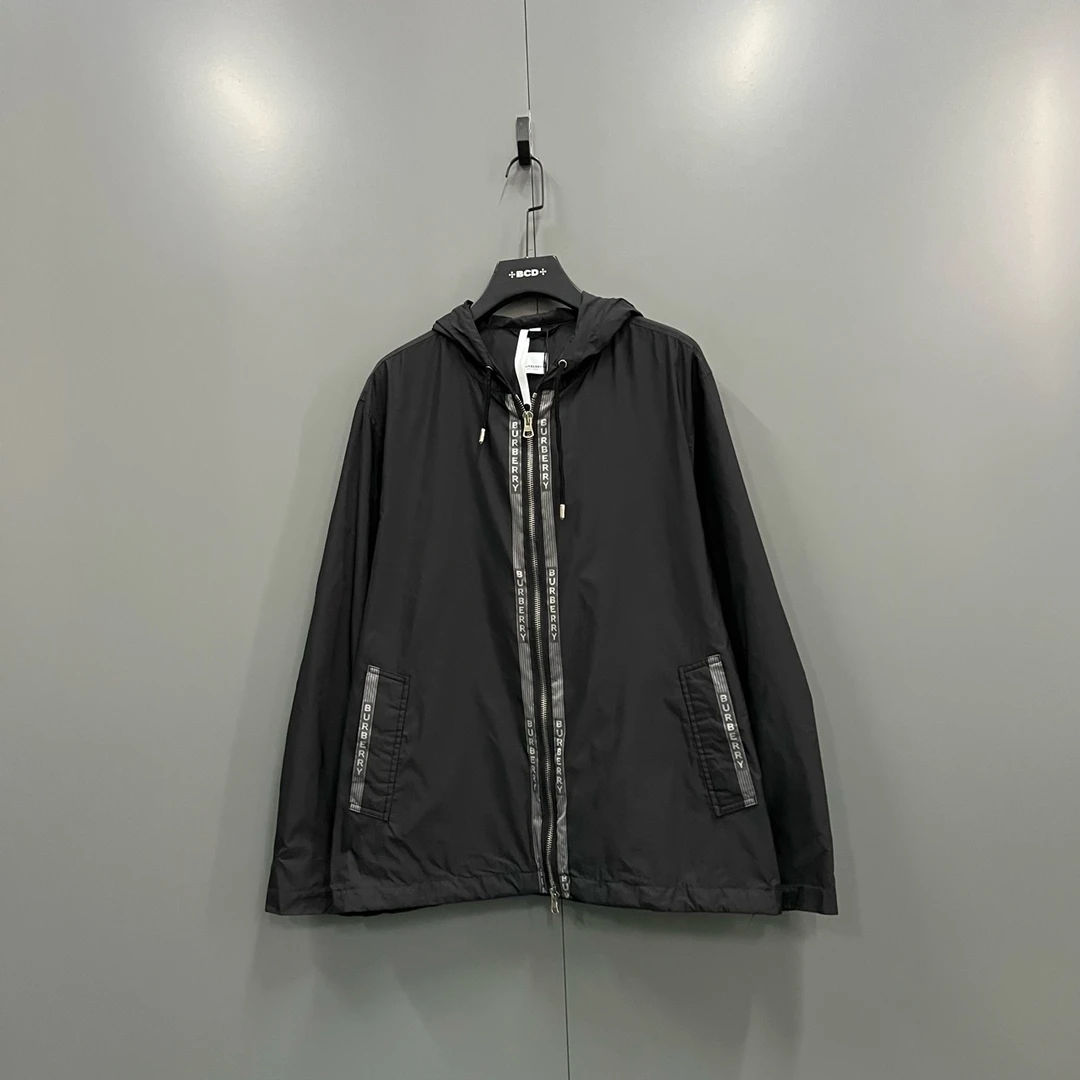 99新 BURBERRY/博柏利 h827 描边条纹logo连帽外套 XXL码 013738
