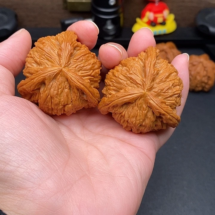 静***深文玩核桃把件白奔