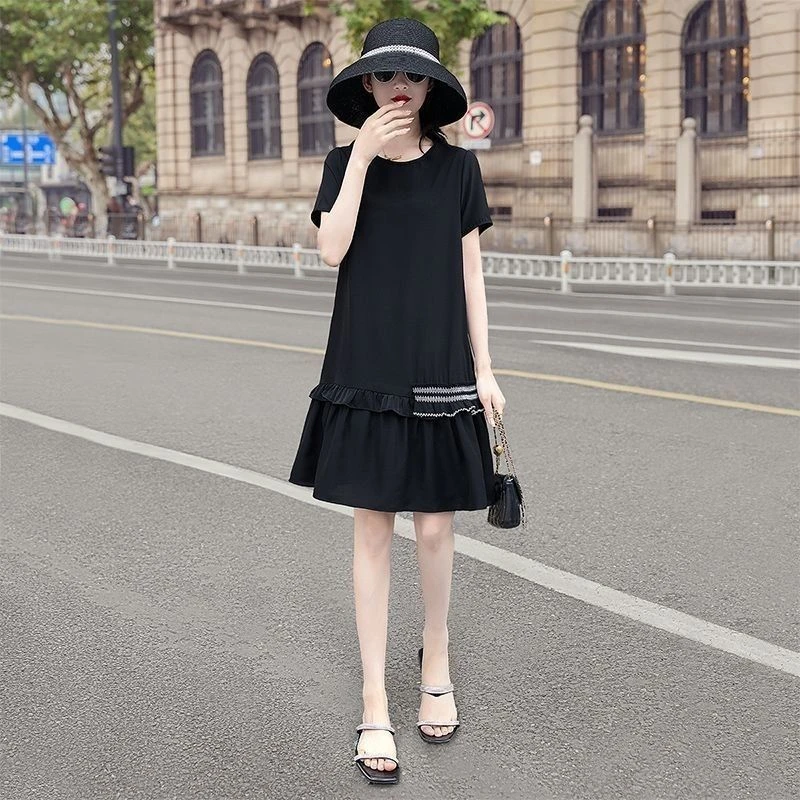 黑色连衣裙裙子2025新款女洋气气质休闲裙圆领拼接撞色遮肉小黑裙