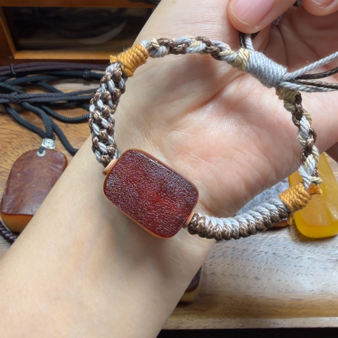 琥珀未镶嵌吊坠(赠链)