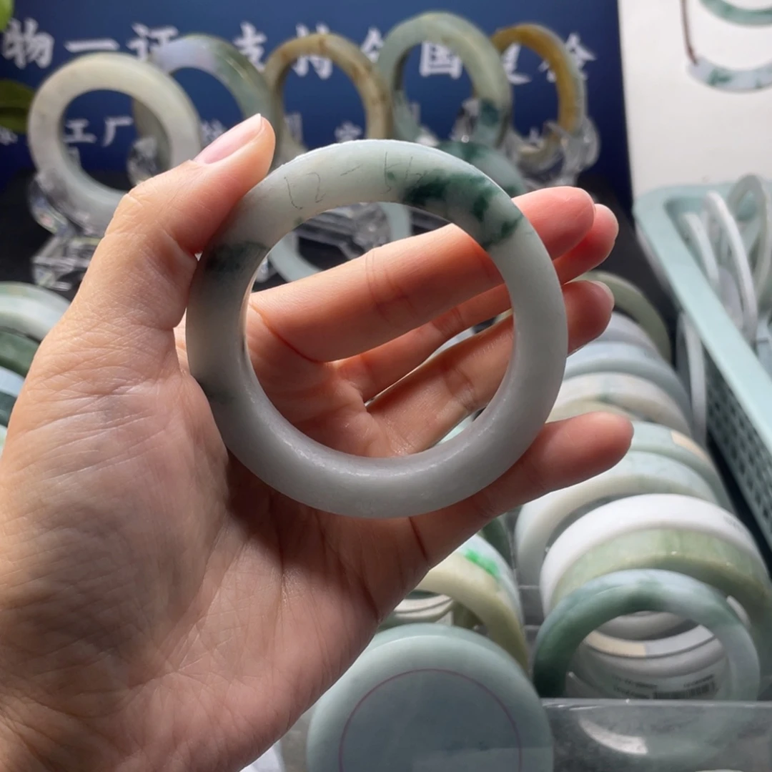 定制翡翠未镶嵌翡翠手镯