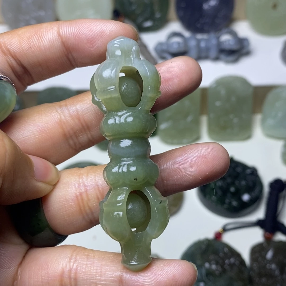 和田玉未镶嵌颈饰L****f