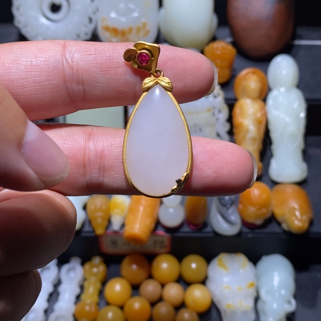 和田玉未镶嵌颈饰