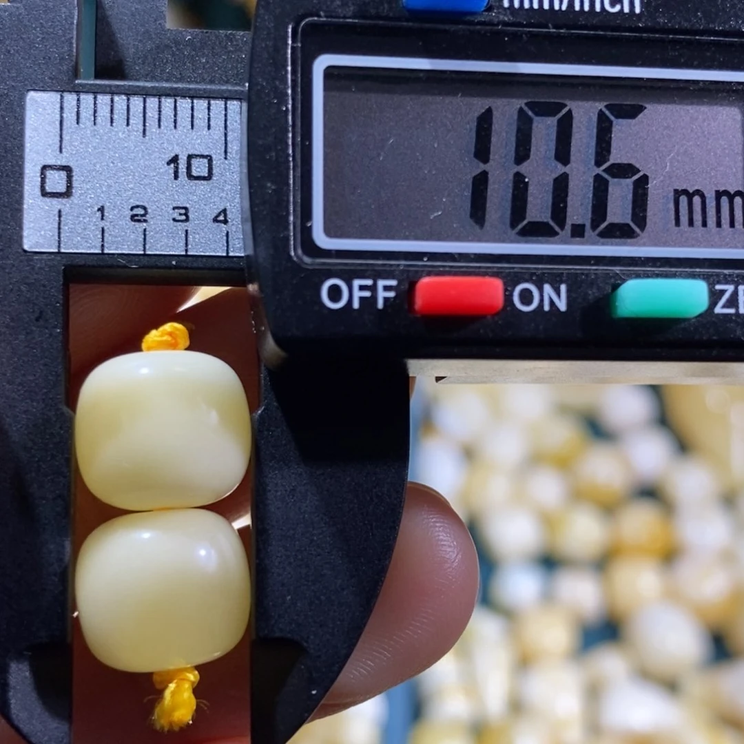 蜜蜡裸石未镶嵌配饰