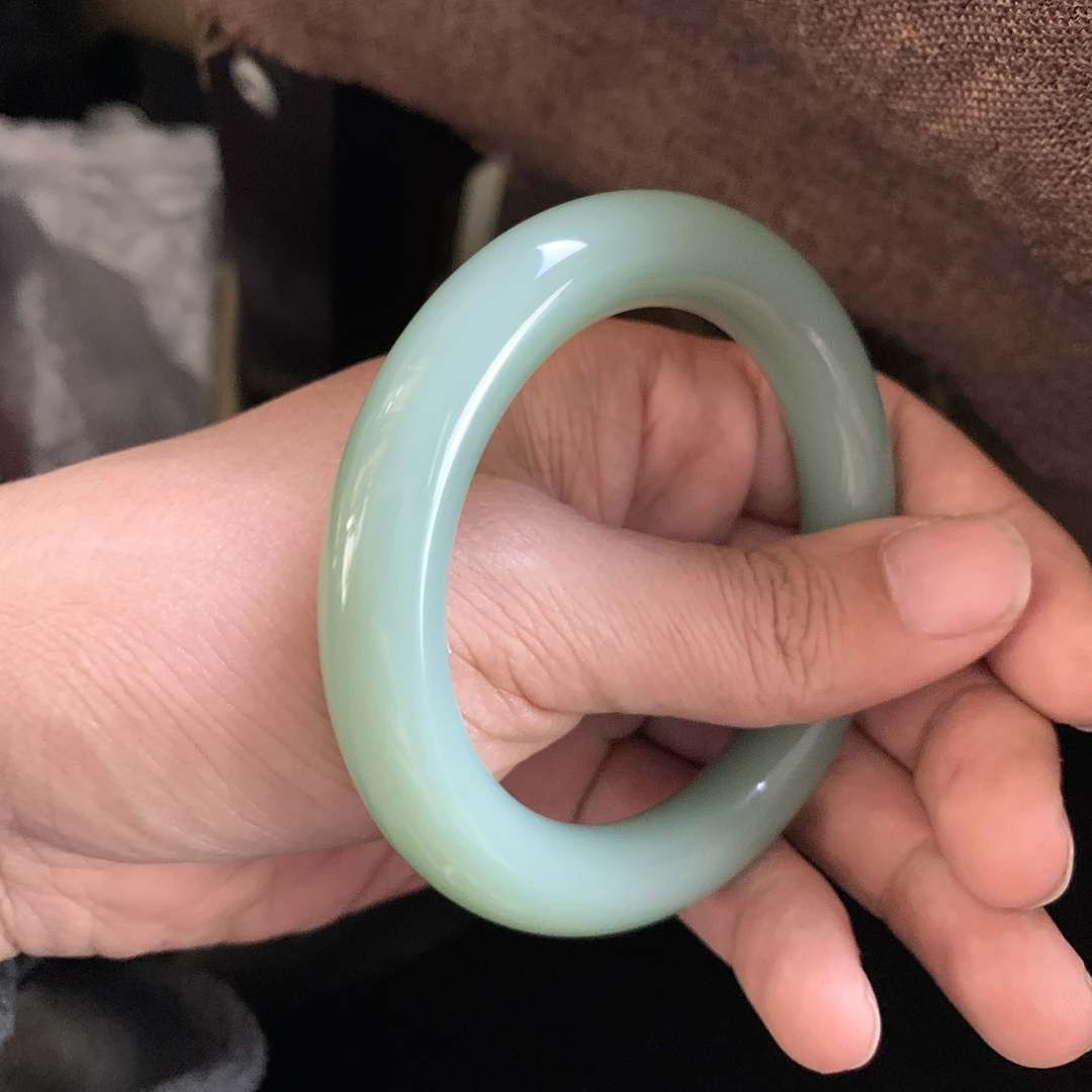 天然和田玉石手镯，和田玉碧玉58圈粉青肥圆条手镯，58圈和田玉粉青