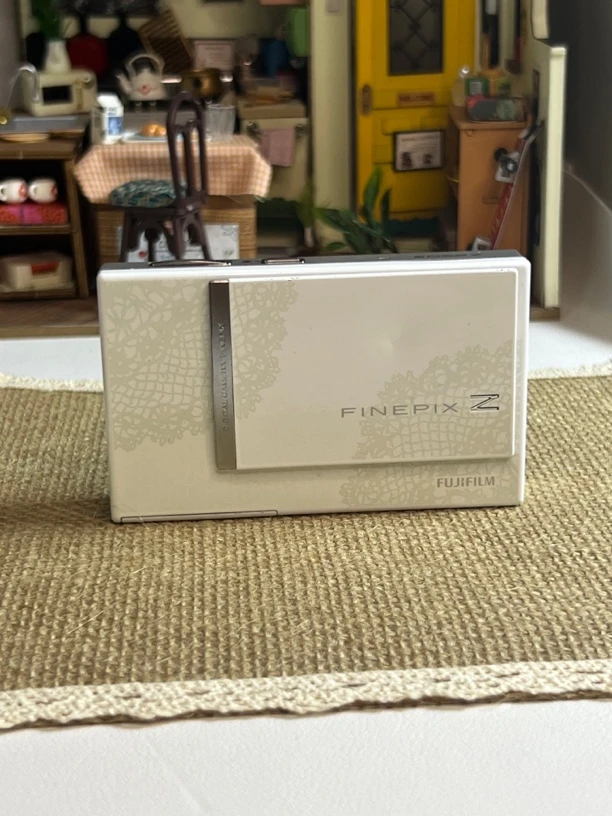 9新 Fujifilm/富士 z250,1000万像素，5倍光学变焦,二手相机no退换
