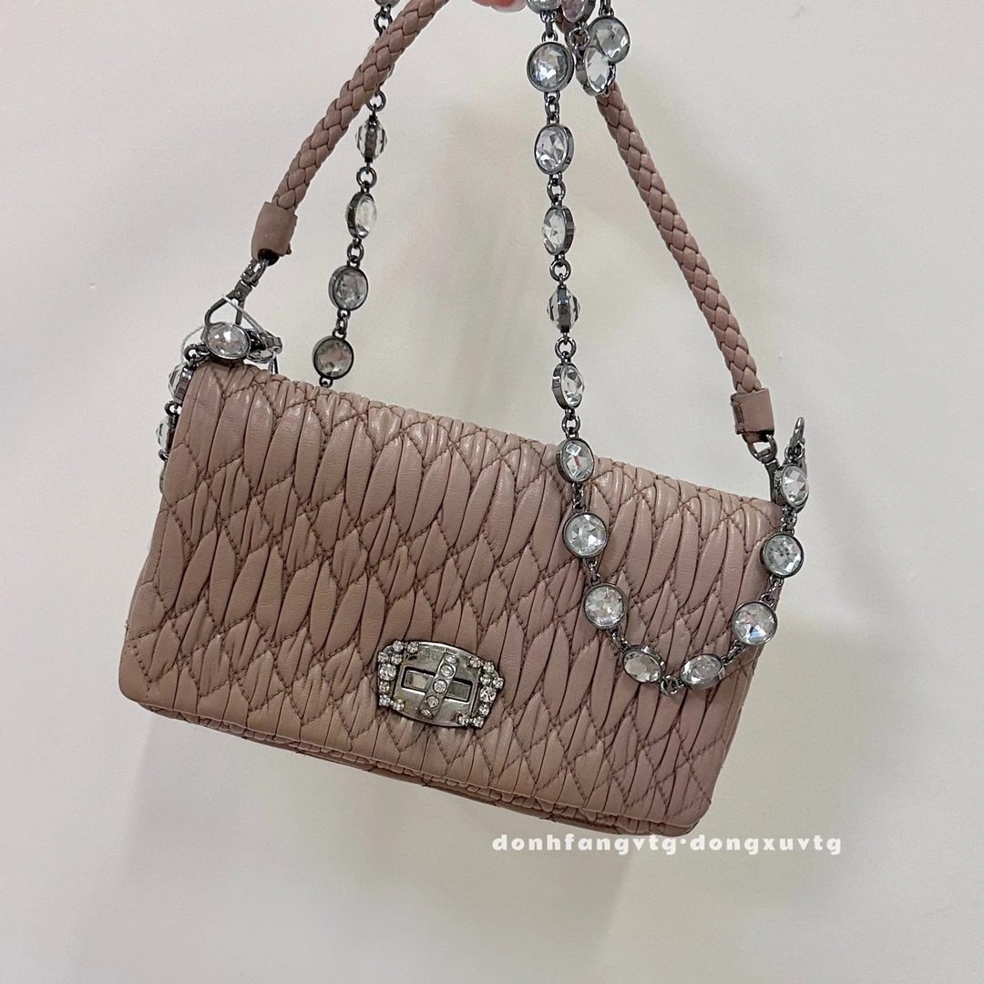 95新 MIU MIU/缪缪 miumiu 橡皮粉钻扣斜挎包