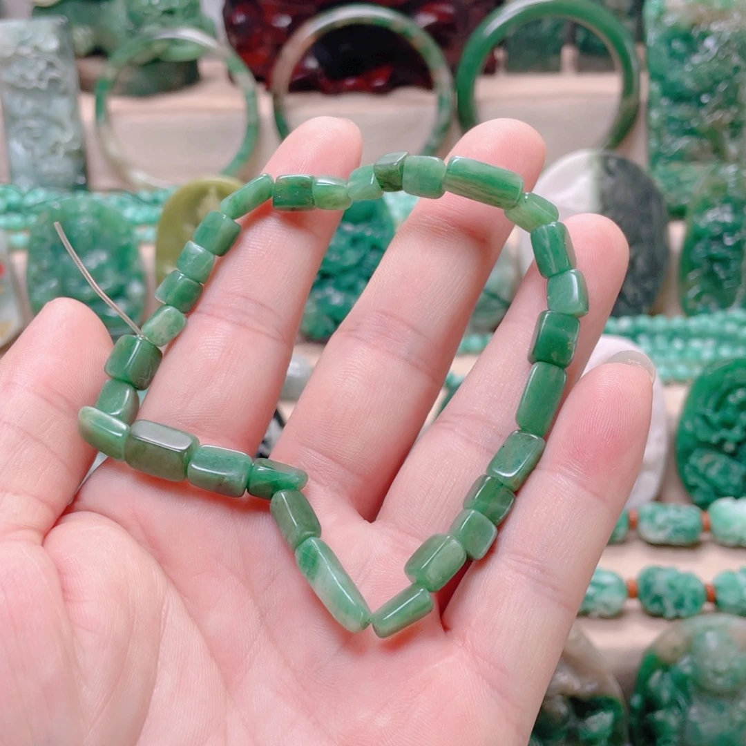 独山玉未镶嵌颈饰