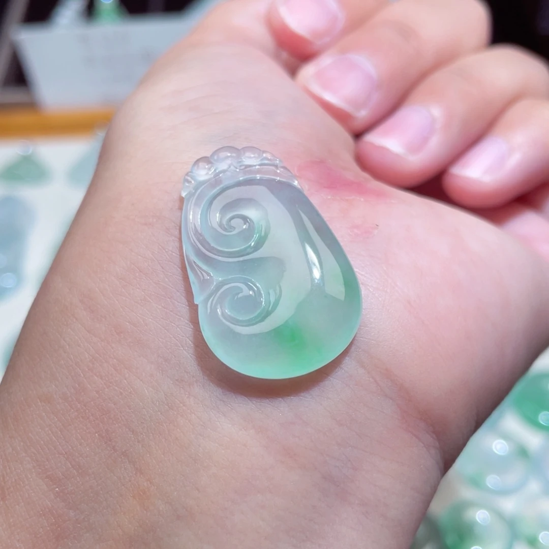 颈饰未镶嵌翡翠如意