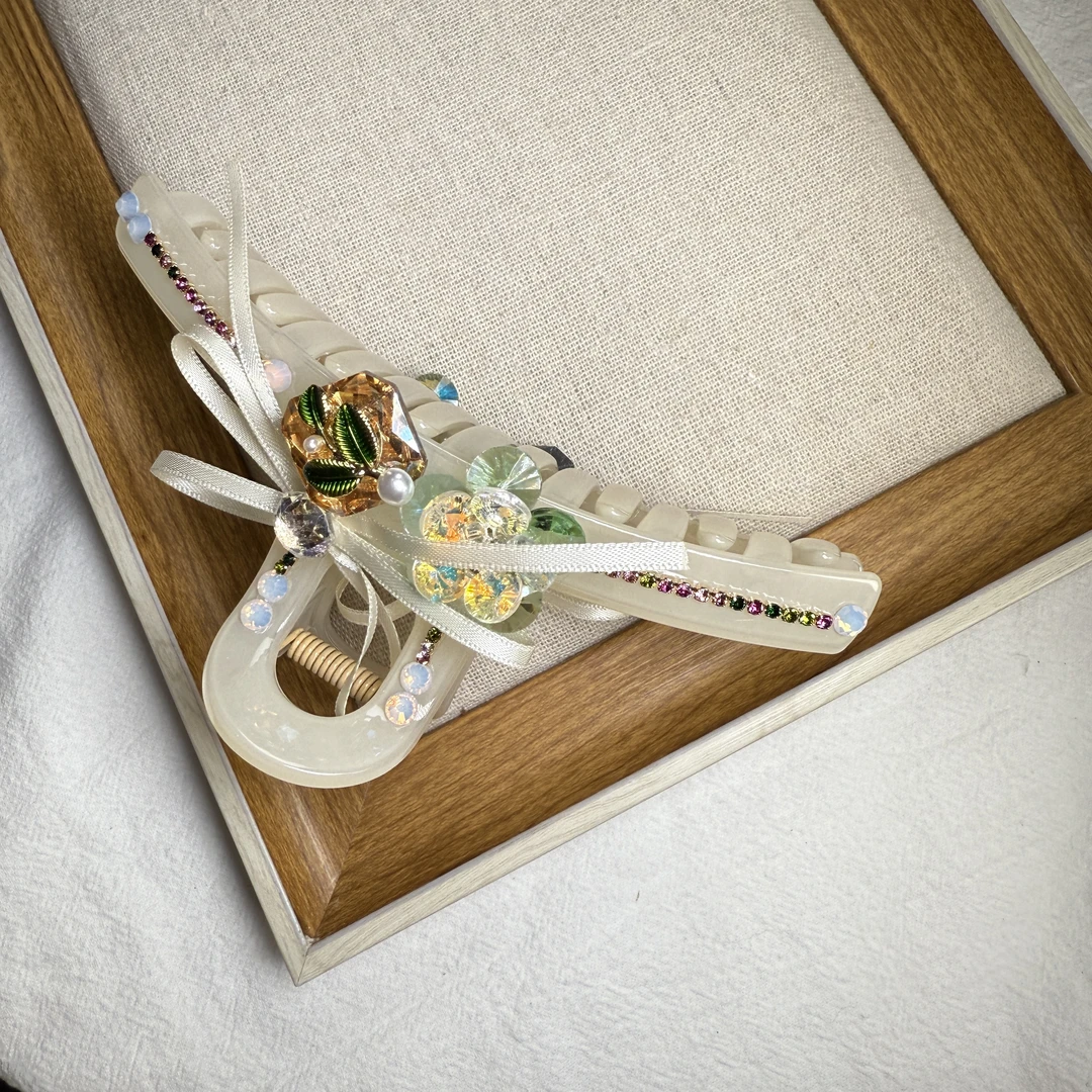 买手店绿色花朵闪闪丝带大抓夹