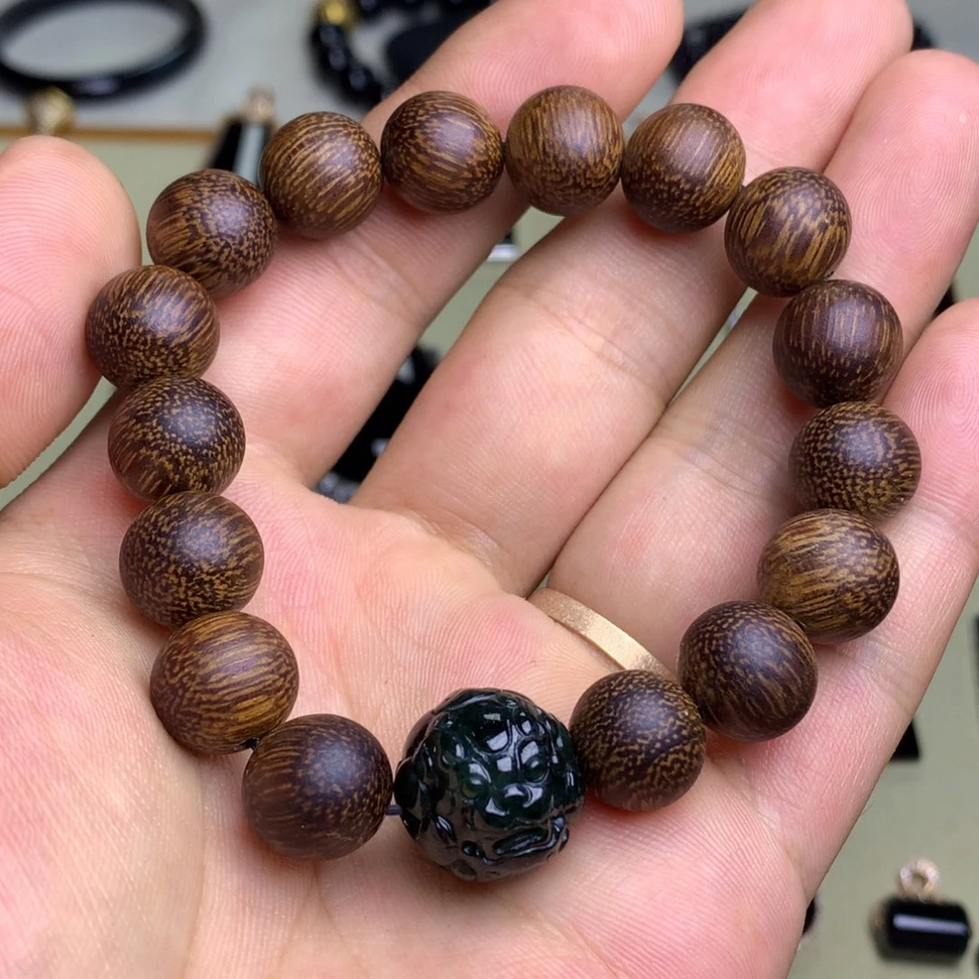 翡翠未镶嵌颈饰墨翠貔貅